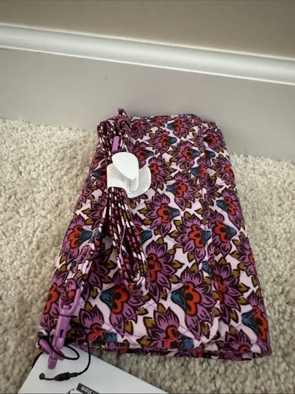 Vera Bradley wallet crossbody Scaevola  Fan & Bag Charm for Airpods - Picture 2 of 11
